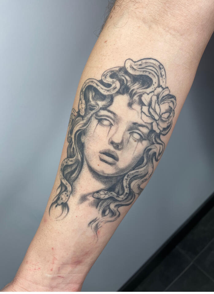 Tatuaje cabeza de medusa. Curado de hace un año